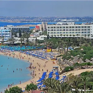 Hotel Nelia &